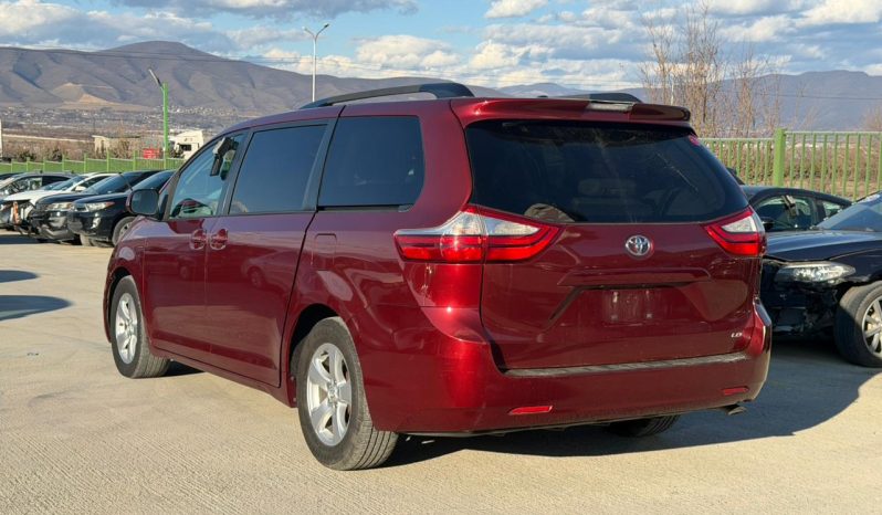 
								2015 Toyota Sienna full									