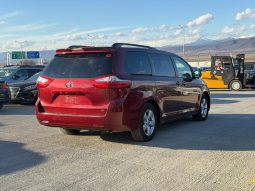 
										2015 Toyota Sienna full									