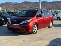
										2015 Toyota Sienna full									