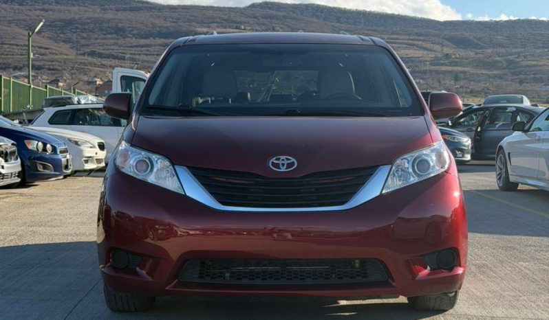 
								2015 Toyota Sienna full									