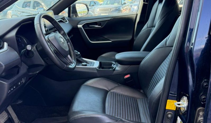 
								2019 Toyota RAV4 full									