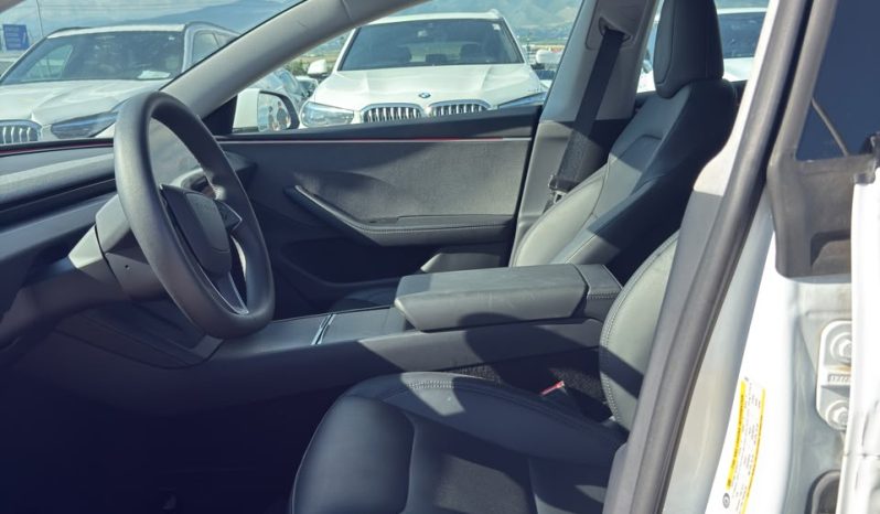 
								Tesla MODEL 3 full									
