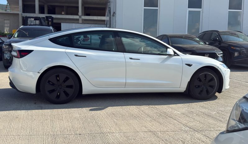 
								Tesla MODEL 3 full									