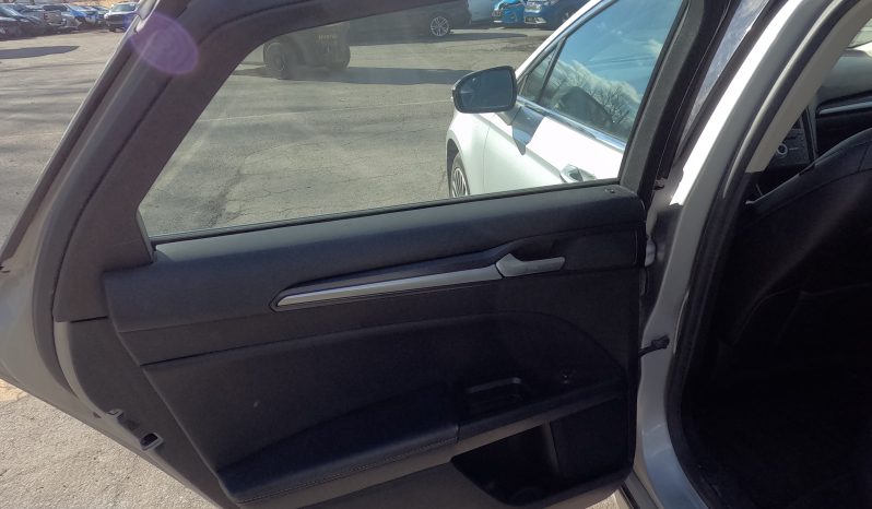 
								Ford Fusion Hybrid full									