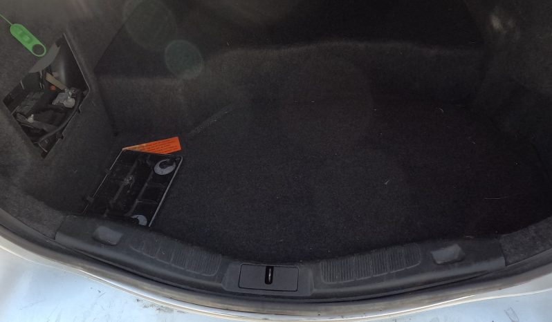 
								Ford Fusion Hybrid full									