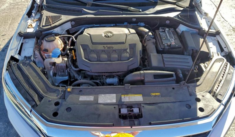 
								Volkswagen Passat full									