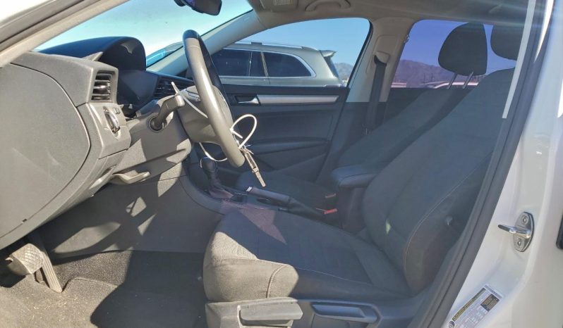 
								Volkswagen Passat full									