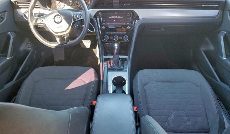 
								Volkswagen Passat full									