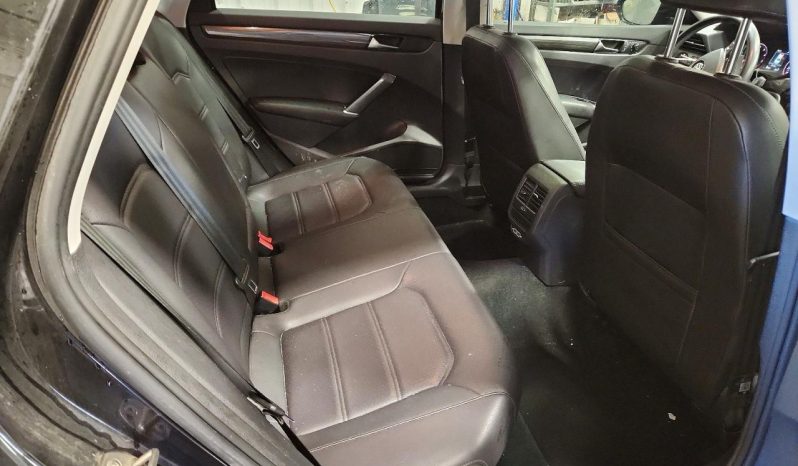 
								Volkswagen Passat full									