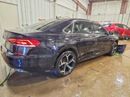 
										Volkswagen Passat full									