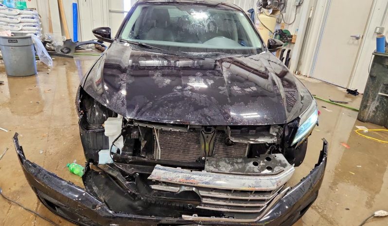 
								Volkswagen Passat full									