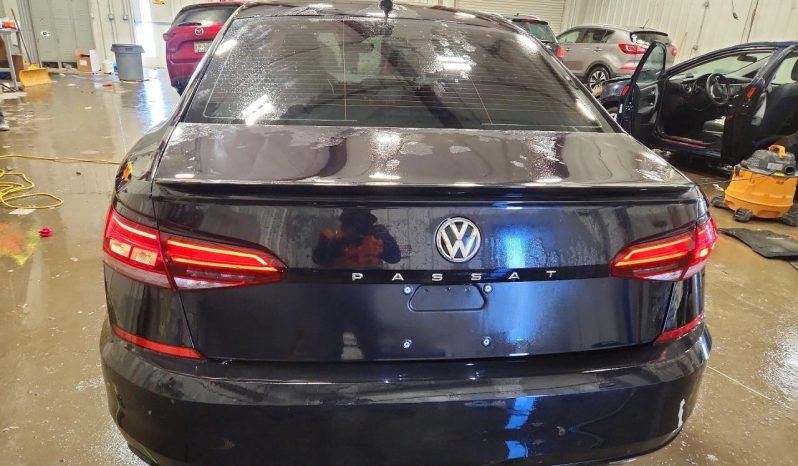 
								Volkswagen Passat full									
