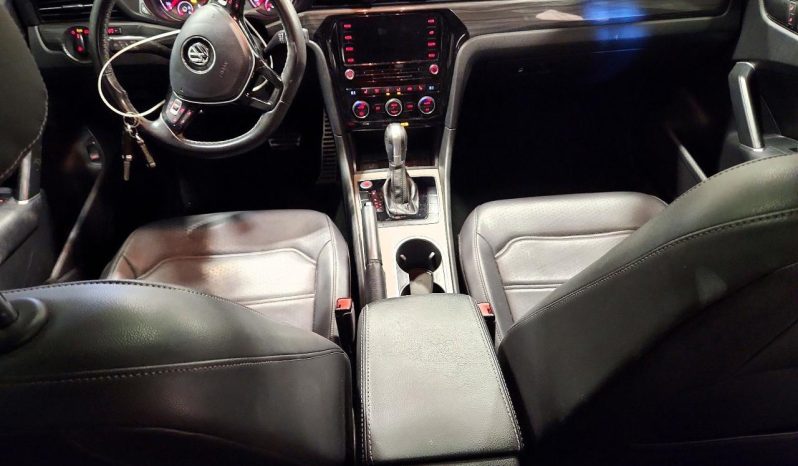 
								Volkswagen Passat full									