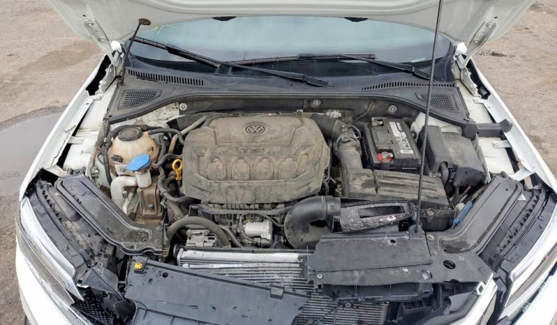 
								Volkswagen Passat full									