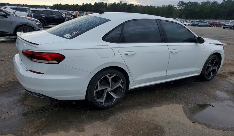 
								Volkswagen Passat full									