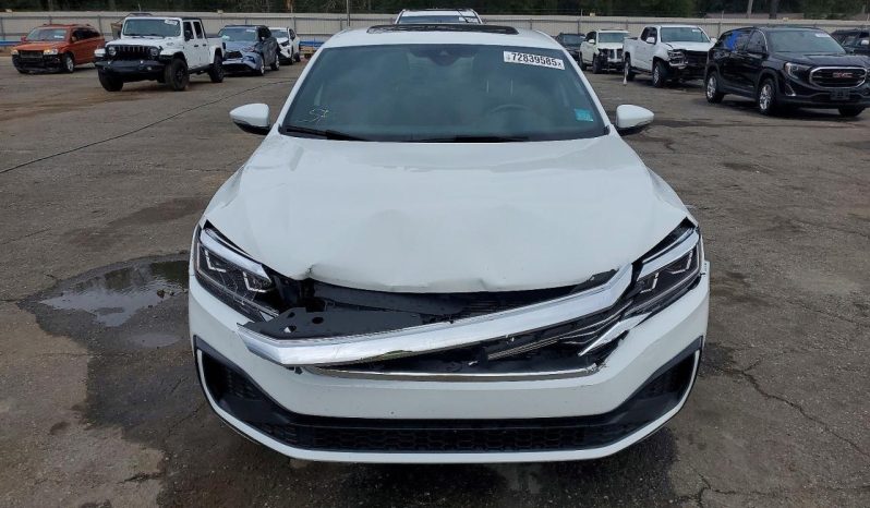 
								Volkswagen Passat full									