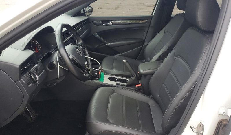 
								Volkswagen Passat full									