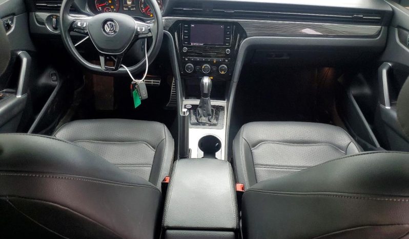 
								Volkswagen Passat full									