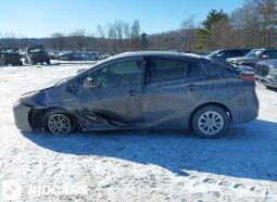 
										2019 Toyota Prius full									