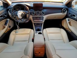 
										2020 Mercedes-Benz GLA-Class, 250 4Matic full									