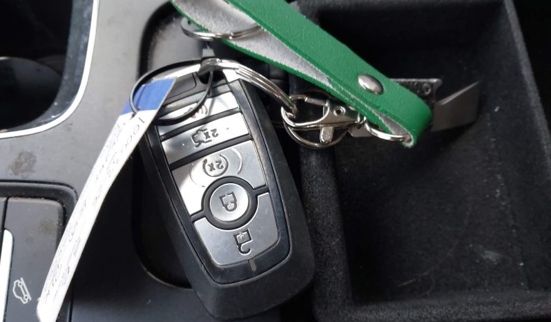 
								Ford Fusion Hybrid full									