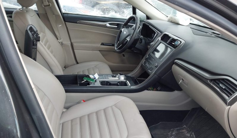 
								Ford Fusion Hybrid full									