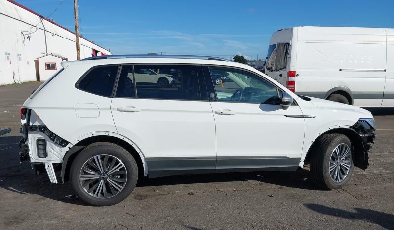 
								Volkswagen Tiguan full									