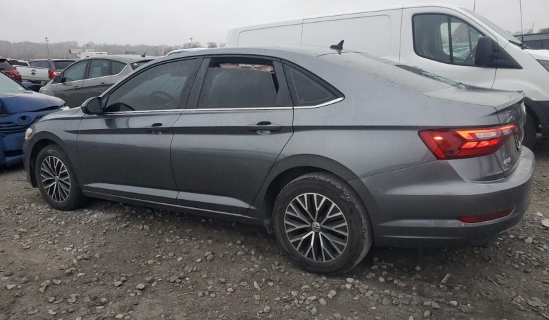 
								Volkswagen Jetta full									