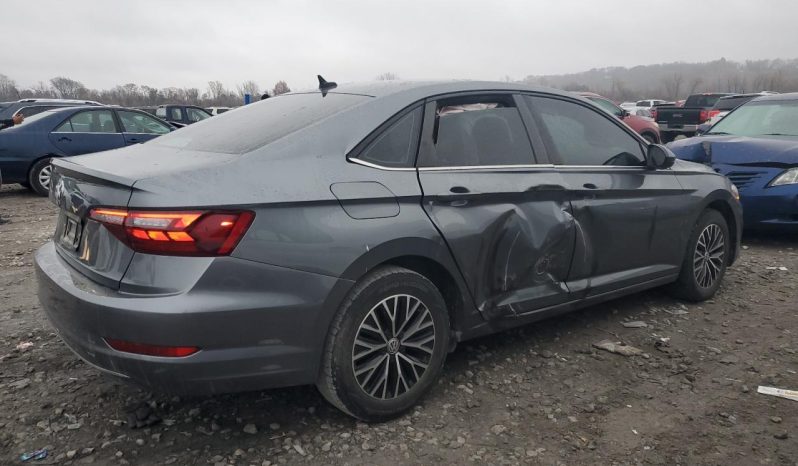 
								Volkswagen Jetta full									