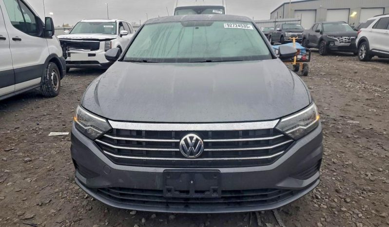 
								Volkswagen Jetta full									