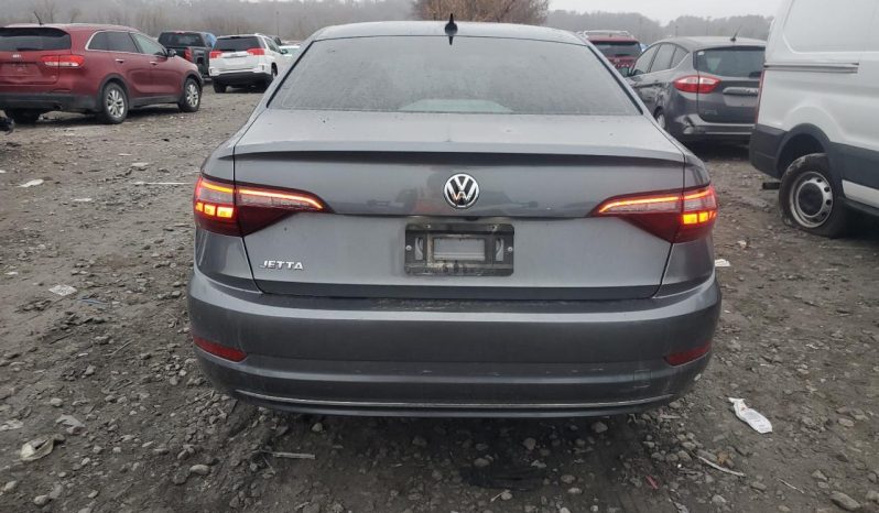 
								Volkswagen Jetta full									