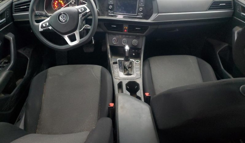 
								Volkswagen Jetta full									