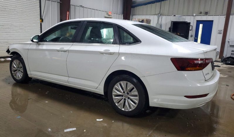 
								Volkswagen Jetta full									