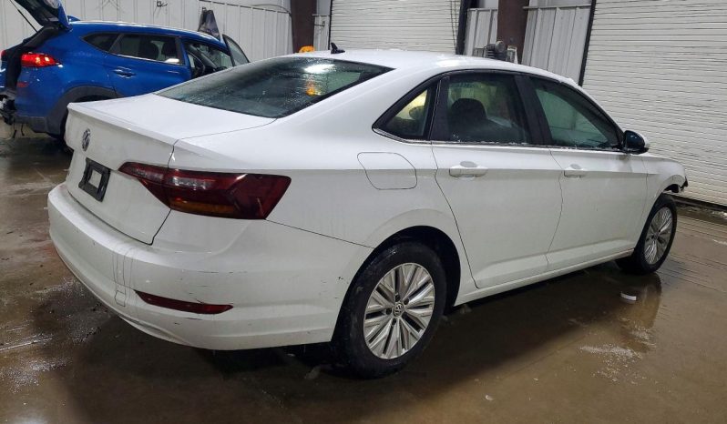 
								Volkswagen Jetta full									