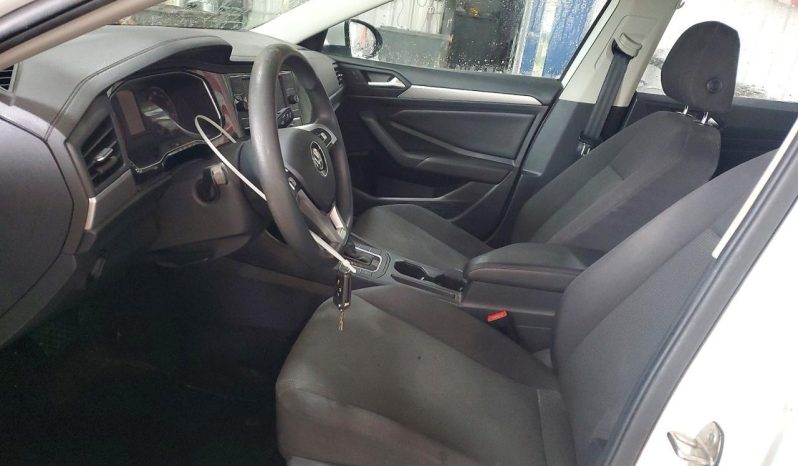 
								Volkswagen Jetta full									