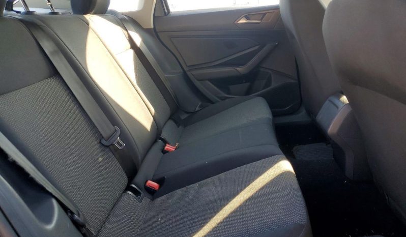 
								Volkswagen Jetta full									