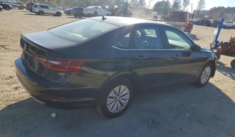 
								Volkswagen Jetta full									