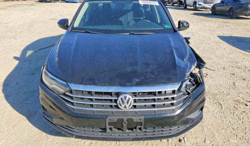 
								Volkswagen Jetta full									