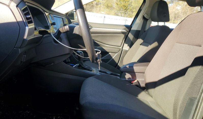 
								Volkswagen Jetta full									