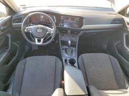 
										Volkswagen Jetta full									