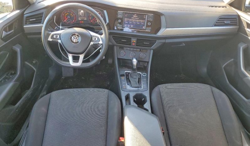 
								Volkswagen Jetta full									
