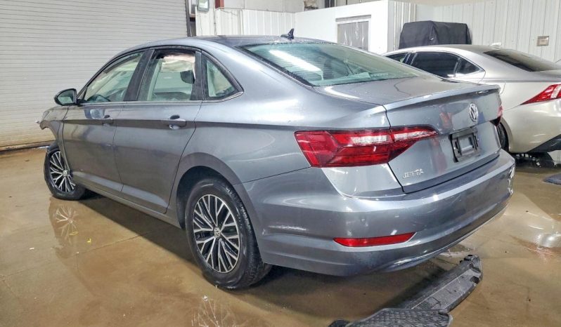 
								Volkswagen Jetta full									