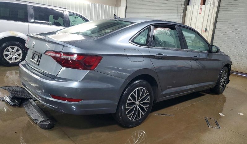 
								Volkswagen Jetta full									