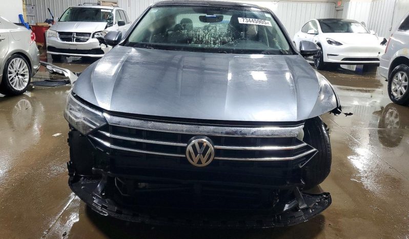 
								Volkswagen Jetta full									