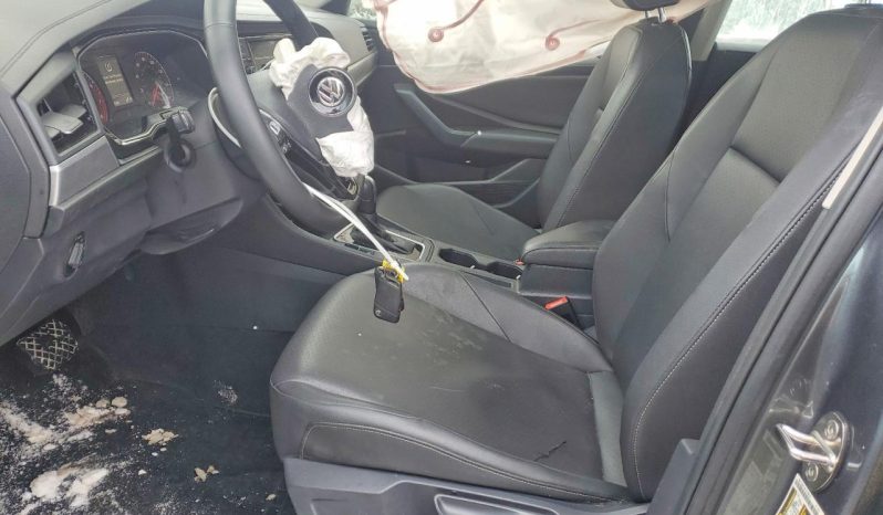 
								Volkswagen Jetta full									