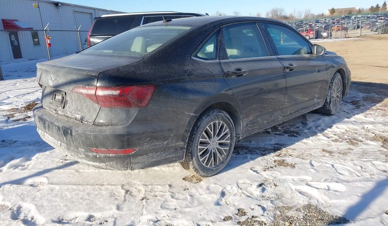 
								Volkswagen Jetta full									