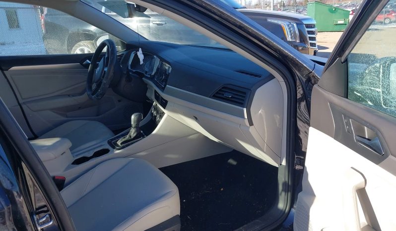 
								Volkswagen Jetta full									