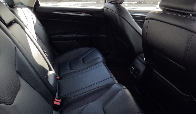 
								Ford Fusion Hybrid full									