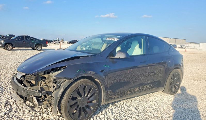 
								Tesla Model Y full									