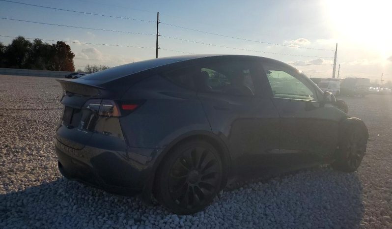 
								Tesla Model Y full									